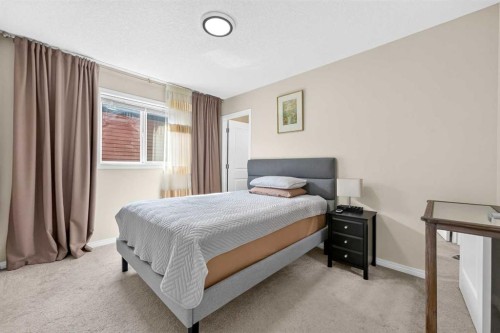 232 Walden Heights Se, Calgary, AB - Indoor Photo Showing Bedroom