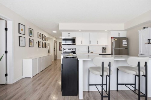 404-1920 11 Avenue Sw, Calgary, AB - Indoor Photo Showing Kitchen With Upgraded Kitchen