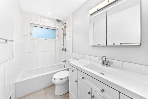173 Cornwallis Drive Nw, Calgary, AB - Indoor Photo Showing Bathroom