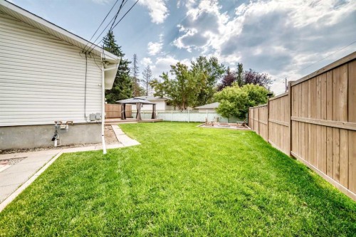 173 Cornwallis Drive Nw, Calgary, AB - Outdoor