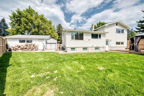 173 Cornwallis Drive Nw, Calgary, AB - Outdoor