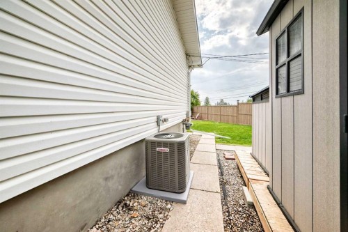 173 Cornwallis Drive Nw, Calgary, AB - Outdoor With Exterior