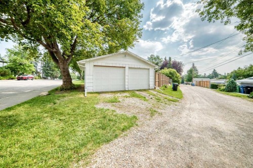 173 Cornwallis Drive Nw, Calgary, AB - Outdoor