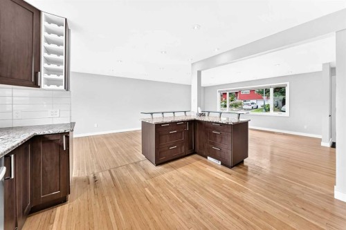 173 Cornwallis Drive Nw, Calgary, AB - Indoor Photo Showing Kitchen