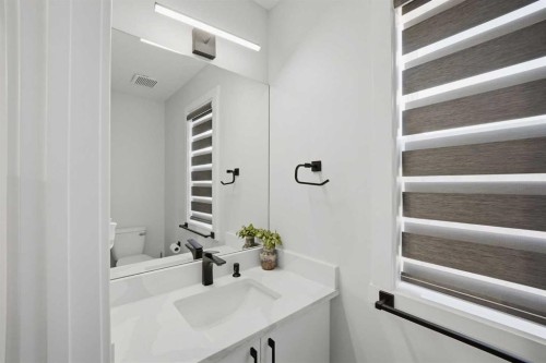 7916 Martha'S Haven Park Ne, Calgary, AB - Indoor Photo Showing Bathroom