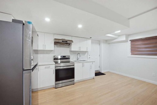 7916 Martha'S Haven Park Ne, Calgary, AB - Indoor Photo Showing Kitchen