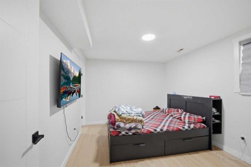 7916 Martha'S Haven Park Ne, Calgary, AB - Indoor Photo Showing Bedroom