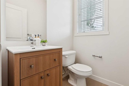 206 Nolanfield Villas Nw, Calgary, AB - Indoor Photo Showing Bathroom