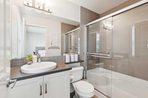 206 Nolanfield Villas Nw, Calgary, AB - Indoor Photo Showing Bathroom