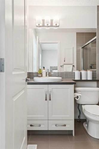 206 Nolanfield Villas Nw, Calgary, AB - Indoor Photo Showing Bathroom