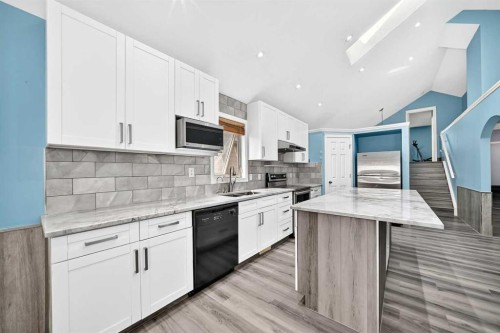87 Tarawood Grove Ne, Calgary, AB - Indoor Photo Showing Kitchen With Upgraded Kitchen