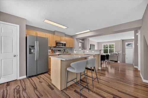 3146 New Brighton Gardens Se, Calgary, AB - Indoor Photo Showing Kitchen