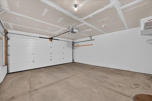 3146 New Brighton Gardens Se, Calgary, AB - Indoor Photo Showing Garage