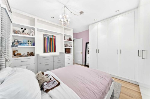 3223 2 Street Sw, Calgary, AB - Indoor Photo Showing Bedroom