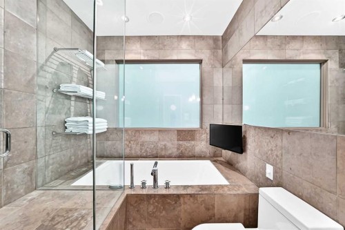 3223 2 Street Sw, Calgary, AB - Indoor Photo Showing Bathroom
