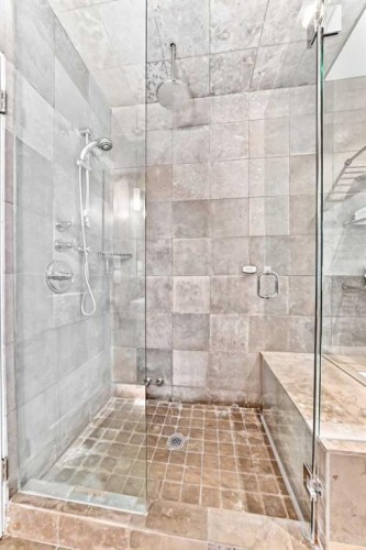 3223 2 Street Sw, Calgary, AB - Indoor Photo Showing Bathroom