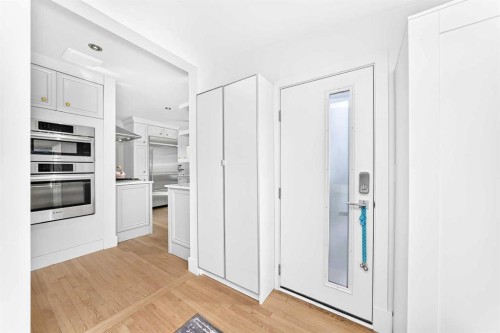3223 2 Street Sw, Calgary, AB - Indoor