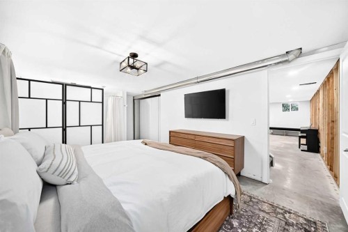 3223 2 Street Sw, Calgary, AB - Indoor Photo Showing Bedroom