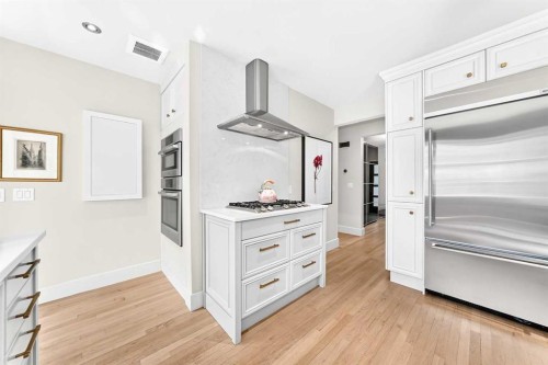3223 2 Street Sw, Calgary, AB - Indoor Photo Showing Kitchen