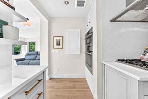 3223 2 Street Sw, Calgary, AB - Indoor Photo Showing Kitchen