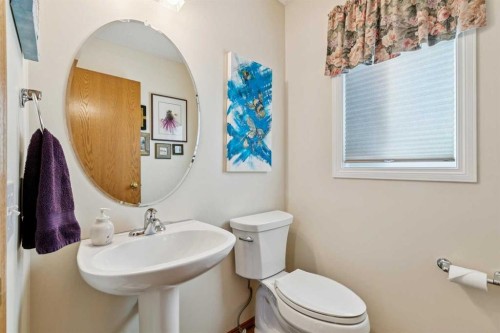 124 Schubert Hill Nw, Calgary, AB - Indoor Photo Showing Bathroom