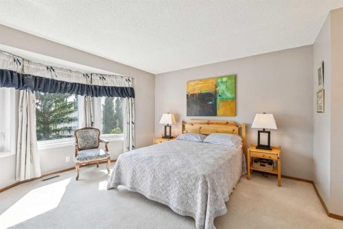 124 Schubert Hill Nw, Calgary, AB - Indoor Photo Showing Bedroom