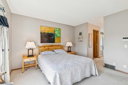 124 Schubert Hill Nw, Calgary, AB - Indoor Photo Showing Bedroom
