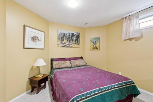 124 Schubert Hill Nw, Calgary, AB - Indoor Photo Showing Bedroom