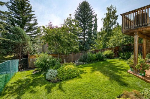 124 Schubert Hill Nw, Calgary, AB - Outdoor With Backyard