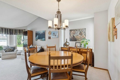 124 Schubert Hill Nw, Calgary, AB - Indoor Photo Showing Dining Room