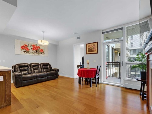 511-222 Riverfront Avenue Sw, Calgary, AB - Indoor Photo Showing Living Room