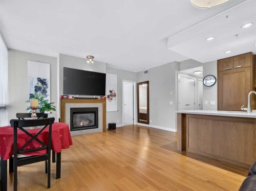 511-222 Riverfront Avenue Sw, Calgary, AB - Indoor Photo Showing Living Room With Fireplace