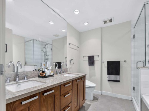 511-222 Riverfront Avenue Sw, Calgary, AB - Indoor Photo Showing Bathroom