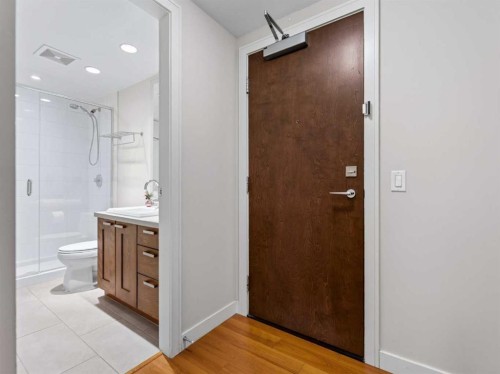 511-222 Riverfront Avenue Sw, Calgary, AB - Indoor Photo Showing Bathroom