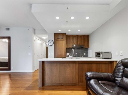 511-222 Riverfront Avenue Sw, Calgary, AB - Indoor Photo Showing Kitchen