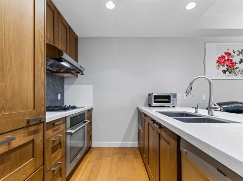 511-222 Riverfront Avenue Sw, Calgary, AB - Indoor Photo Showing Kitchen With Double Sink