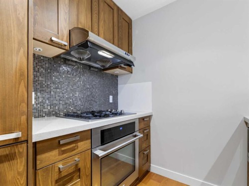 511-222 Riverfront Avenue Sw, Calgary, AB - Indoor Photo Showing Kitchen
