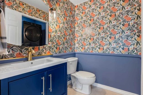 2031 2 Avenue Nw, Calgary, AB - Indoor Photo Showing Bathroom