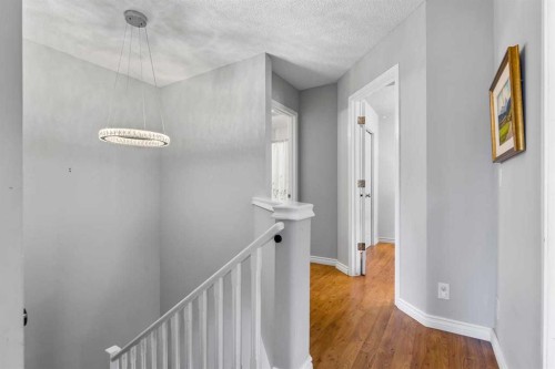 2031 2 Avenue Nw, Calgary, AB - Indoor Photo Showing Other Room