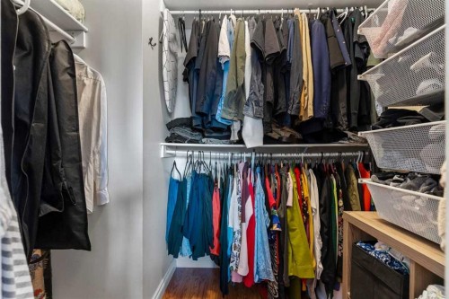 2031 2 Avenue Nw, Calgary, AB - Indoor With Storage