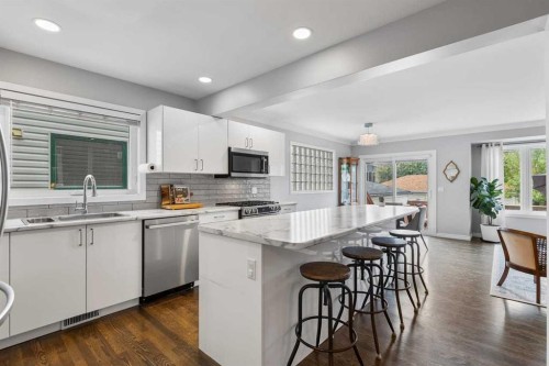2031 2 Avenue Nw, Calgary, AB - Indoor Photo Showing Kitchen With Stainless Steel Kitchen With Upgraded Kitchen
