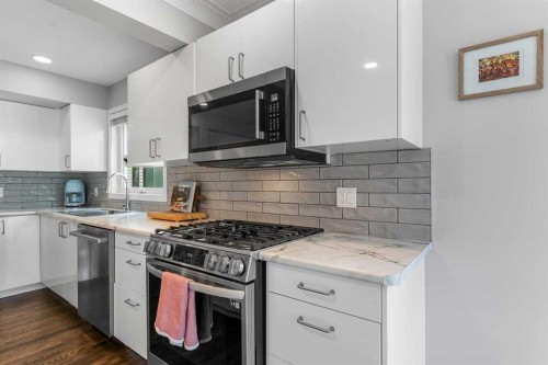 2031 2 Avenue Nw, Calgary, AB - Indoor Photo Showing Kitchen With Stainless Steel Kitchen With Upgraded Kitchen