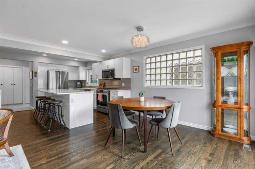 2031 2 Avenue Nw, Calgary, AB - Indoor Photo Showing Dining Room