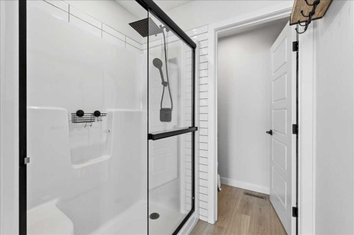 199 Magnolia Way Se, Calgary, AB - Indoor Photo Showing Bathroom