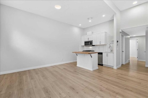 199 Magnolia Way Se, Calgary, AB - Indoor Photo Showing Kitchen With Upgraded Kitchen