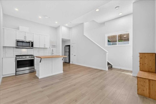 199 Magnolia Way Se, Calgary, AB - Indoor Photo Showing Kitchen With Upgraded Kitchen