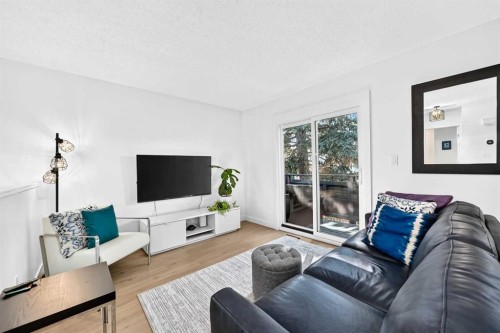D-109 Stanley Avenue, Okotoks, AB - Indoor Photo Showing Living Room
