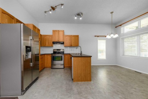25 Prestwick Pond Terrace Se, Calgary, AB - Indoor Photo Showing Kitchen