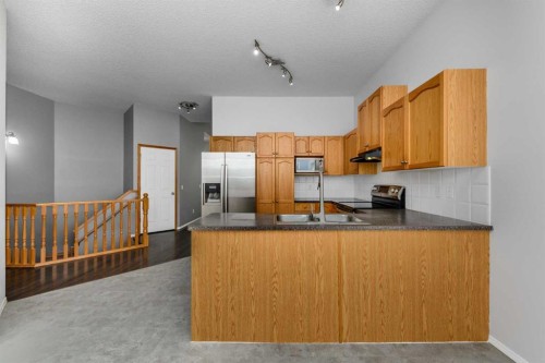 25 Prestwick Pond Terrace Se, Calgary, AB - Indoor Photo Showing Kitchen