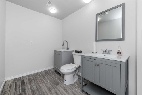 25 Prestwick Pond Terrace Se, Calgary, AB - Indoor Photo Showing Bathroom